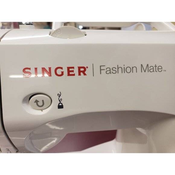 Singer sewing machine - Picture 3 of 7